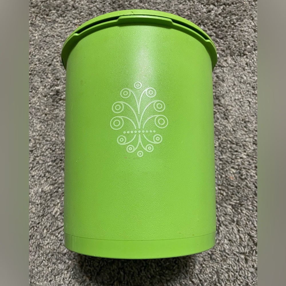 Tupperware Canister Vintage Apple Green 807- 3 w/‎ Lid 7" Tall Retro airtight